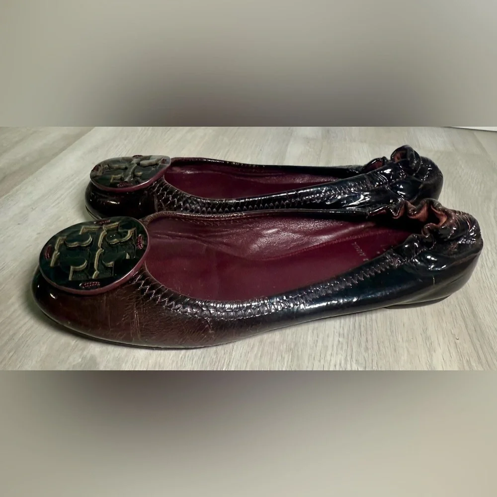 Tory Burch Dark Brown Patent Leather Ballet Flats Embossed Logo‎ Size 7